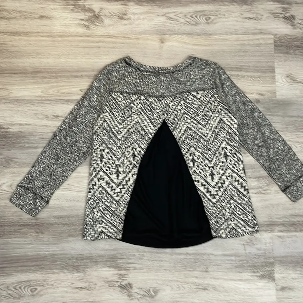 NWT White, Black & Silver Print Long Sleeve Mesh Back Sweater Size M - Image 7