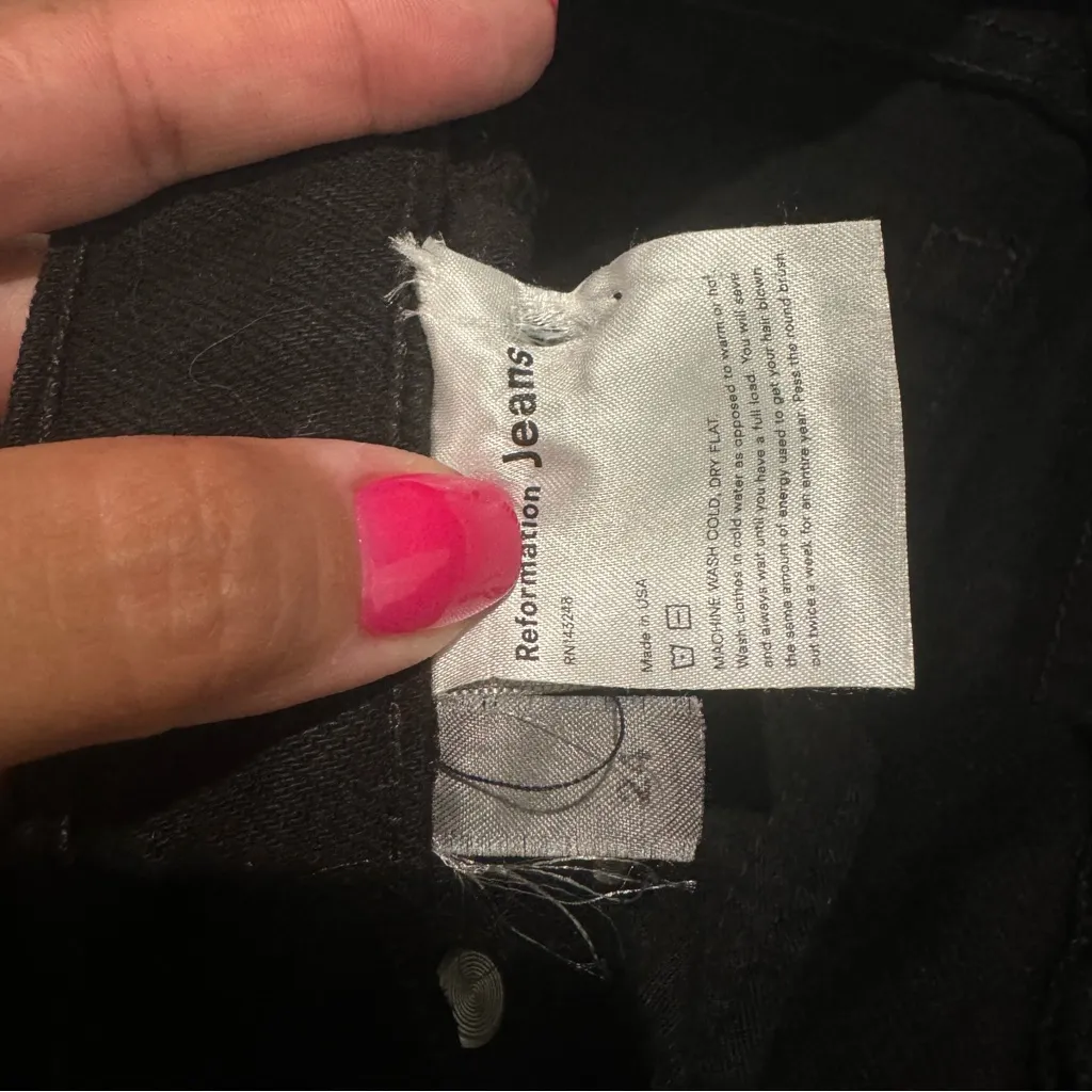 NWT‎ Reformation Julia High Rise Cigarette Jean In Black Ripped Knee Size 24 - Image 5