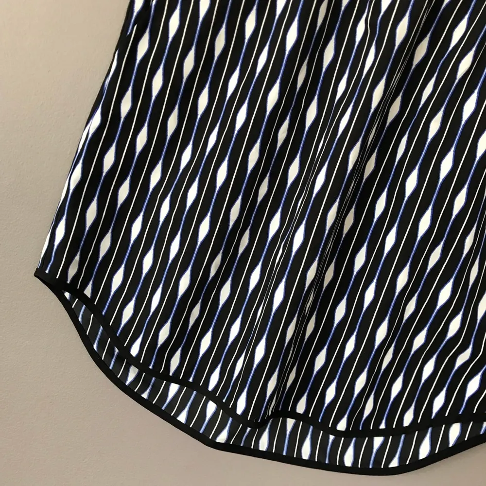 Like New Trouve Graphic Print Pull - Image 3