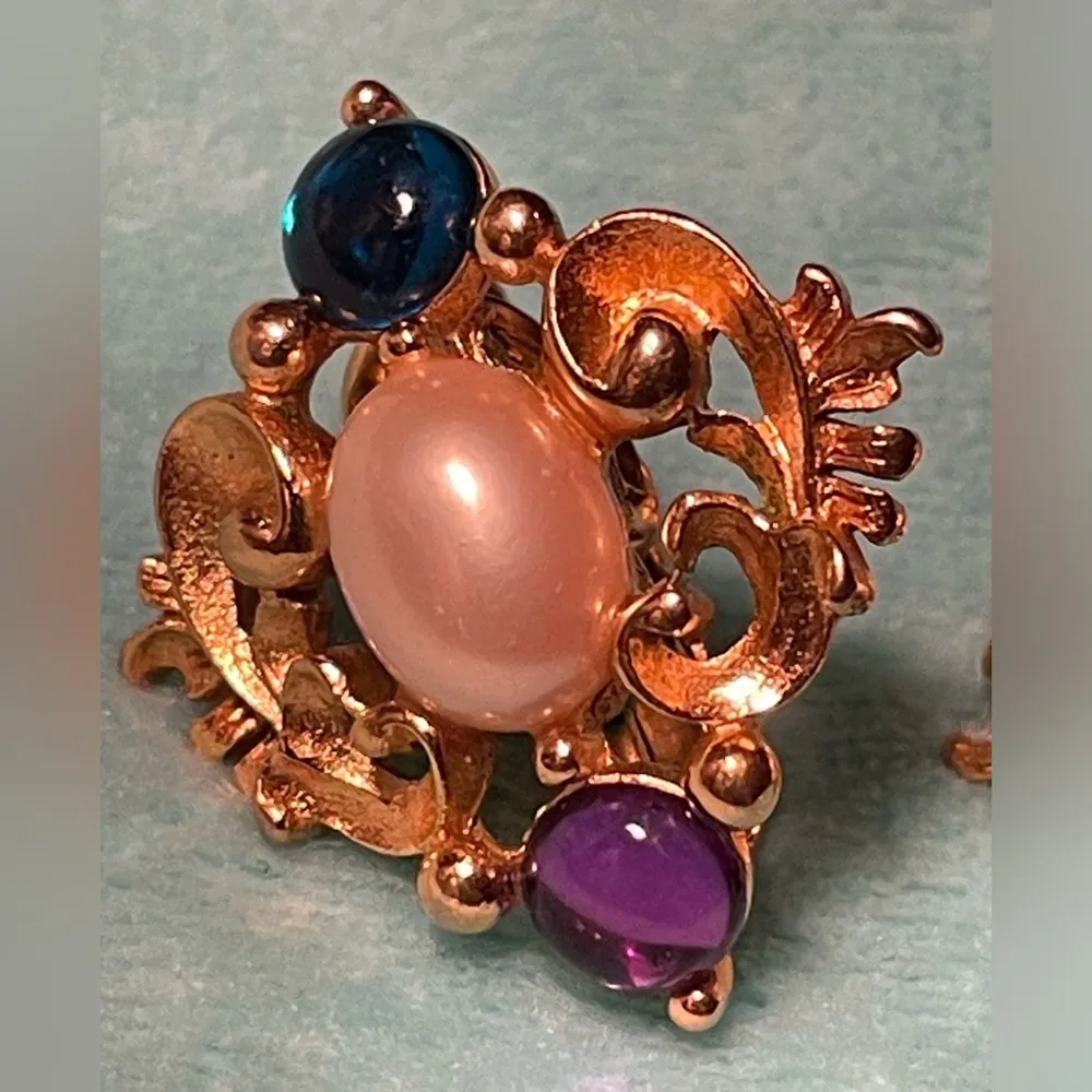 Vintage Trifari Clip On Earrings - Image 4