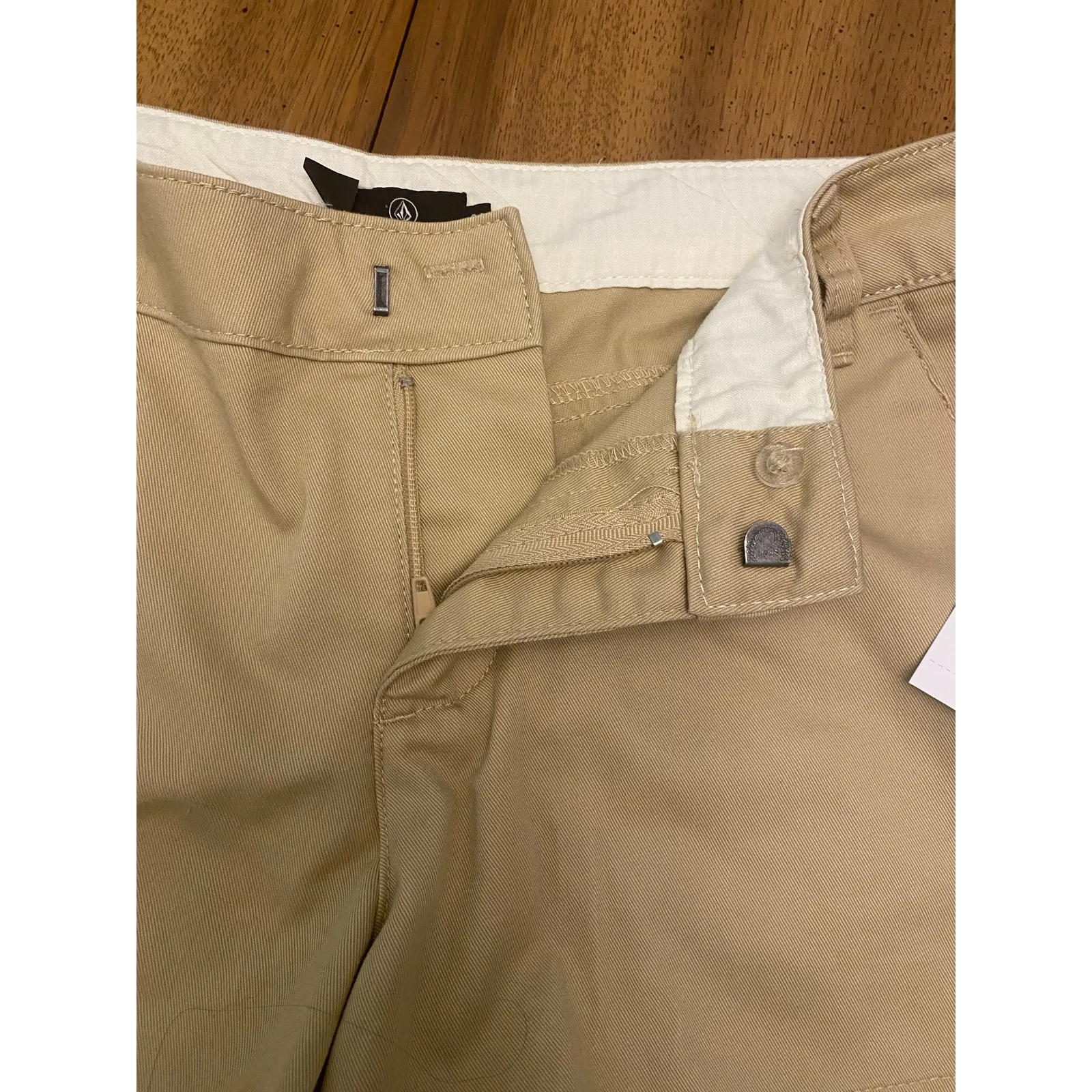 NWT Volcom So Chickie Short Khaki Chino Shorts Size 26 Skate Surf Beach Vacay - Image 5