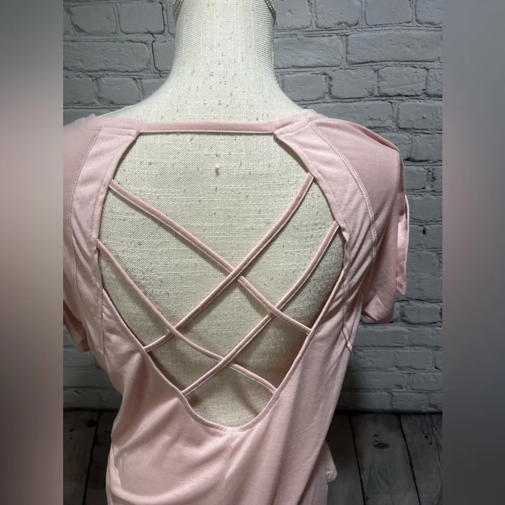 Womens under armour t shirt open back design large - Image 3