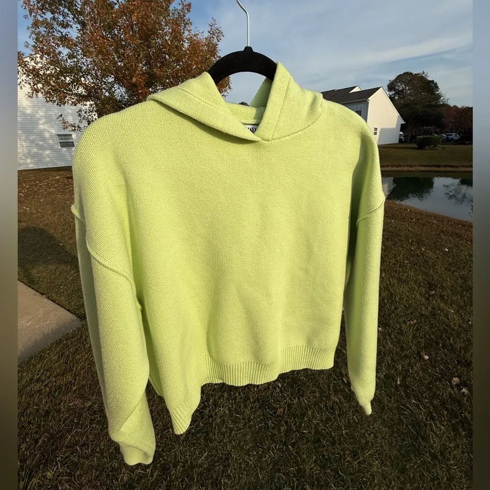Zara women’s light green cropped sweatshirt size small - Image 5