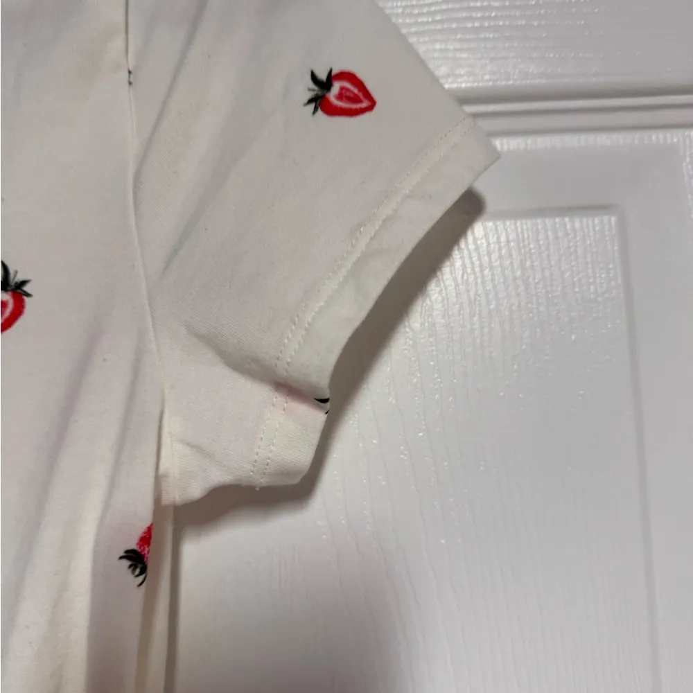 Old Navy White T-Shirt with Strawberry Print - Image 5