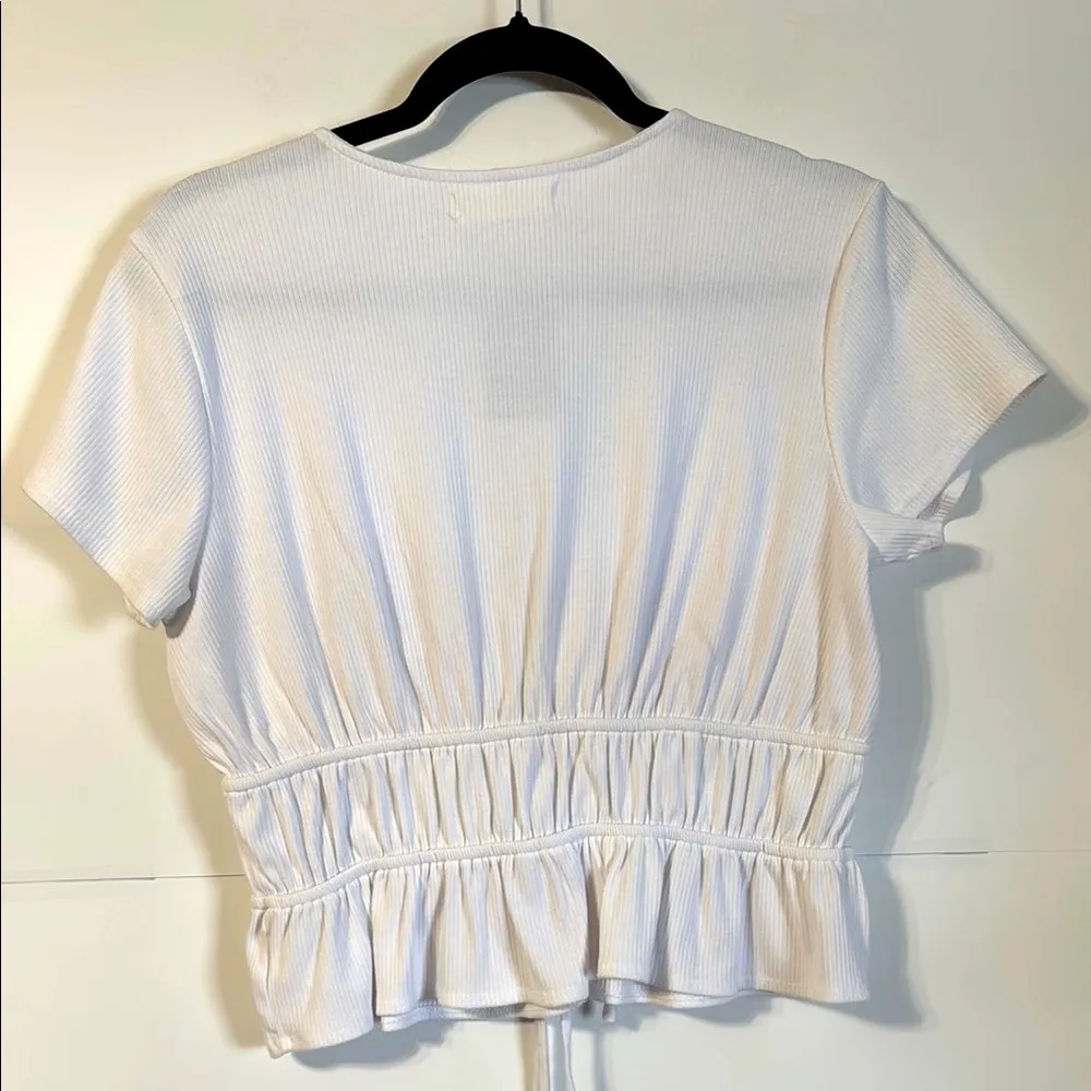Cinched Flirty Tie Front Top White Size L NWT - Image 5