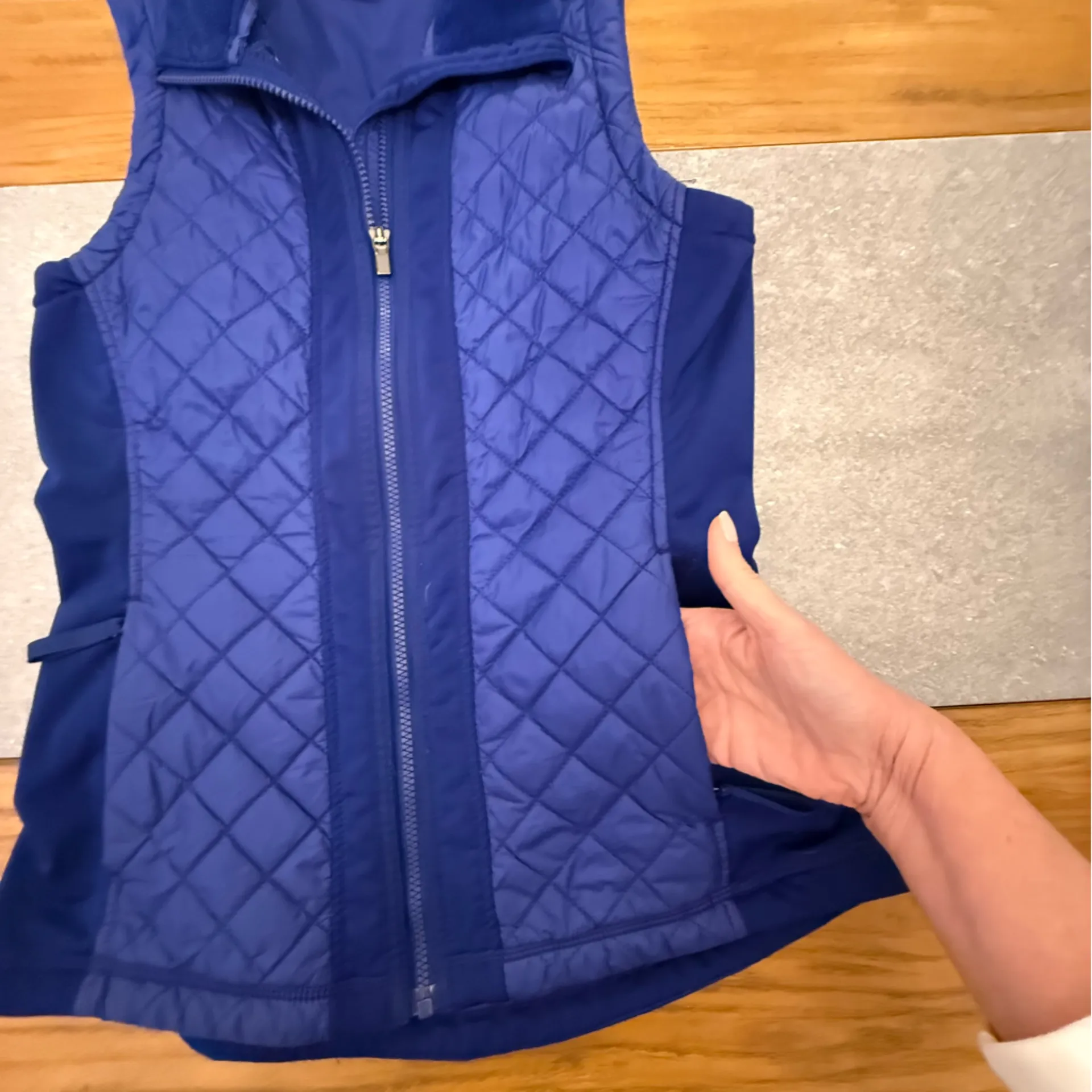 Athleta Blue Rockridge PrimaLoft Quilted Puffer Vest Size Medium - Image 5