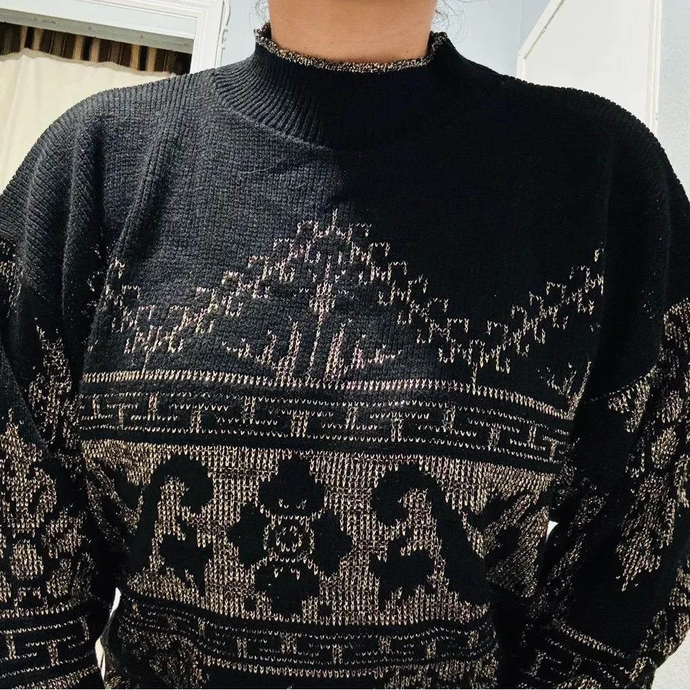 Arielle Women Vintage Black & Gold Glitter Crewneck Sweater Ornate Pattern Sz M Size M - Image 4