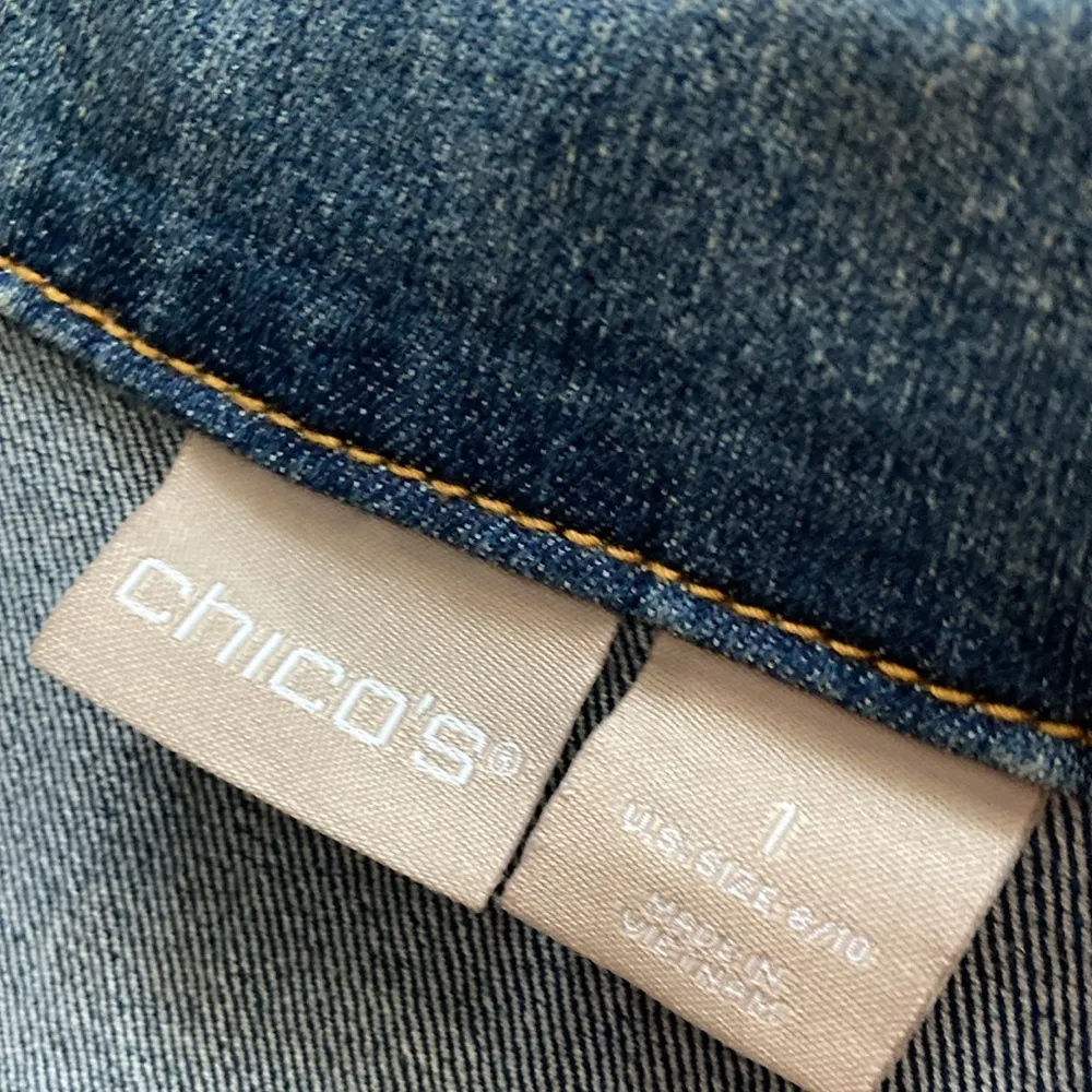 Chico’s Long Denim Jean Jacket Size 8/10 1 Medium Wash Tailored Fit Like New - Image 3