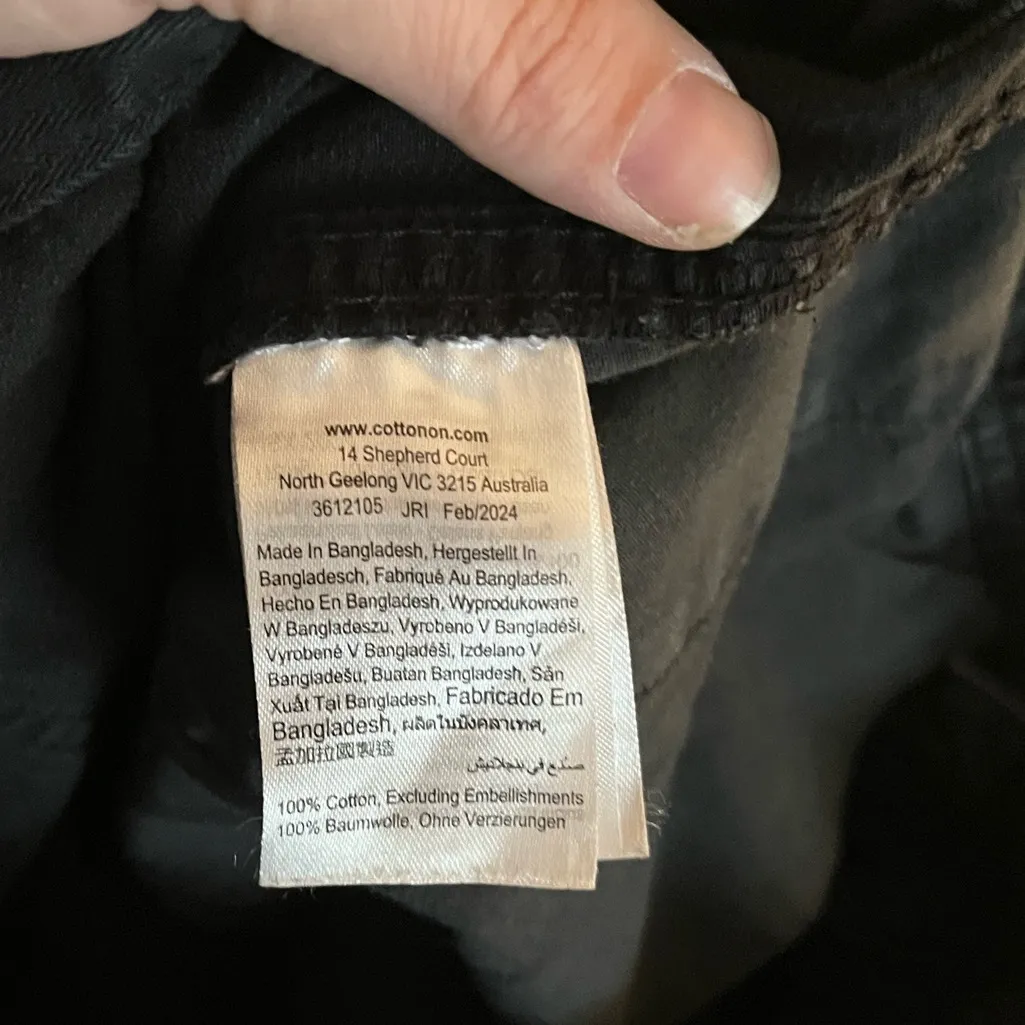 Cotton On cargo denim jean pants in black size 30 - Image 4