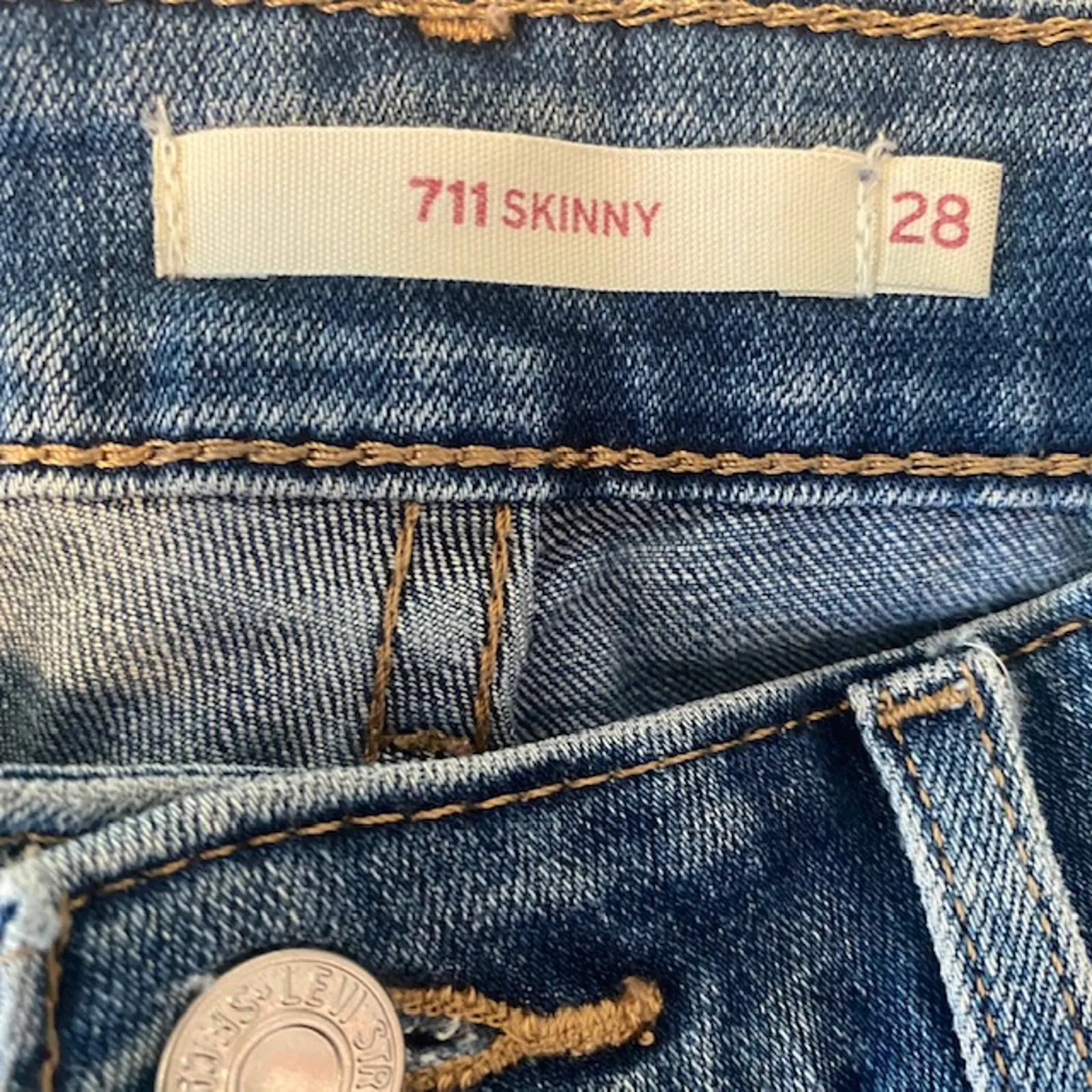 Levi’s 711 Women’s Skinny Distressed Ripped Denim Jeans Size 28 - Image 3