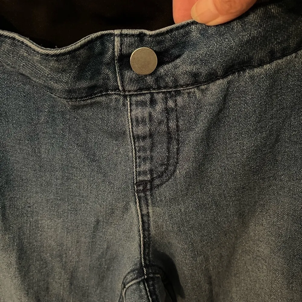 Destination Maternity medium wash flare leg jeans. Size undefined - Image 3