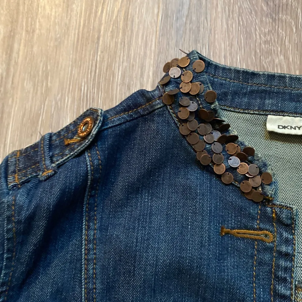 Vintage DKNY Dark Wash Denim Jean Jacket Large Grunge Indie Sleaze 90s Y2K‎ Glam - Image 4