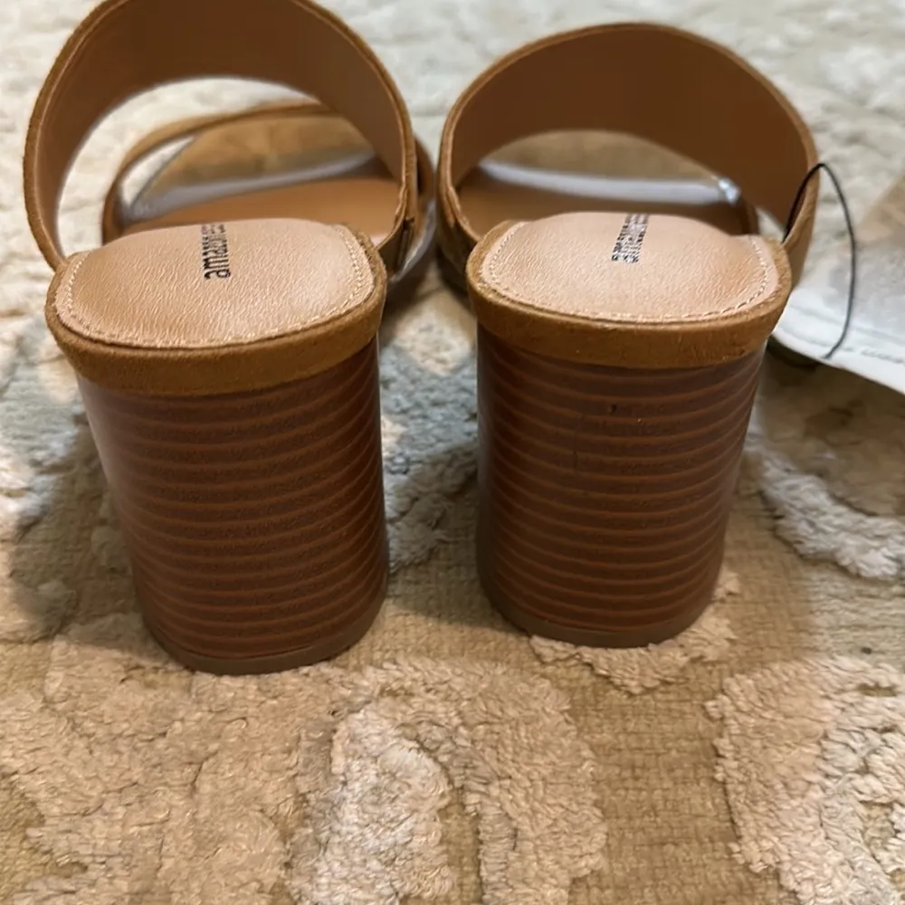 Amazon Essentials Shoes Brown Size 7 - Image 4