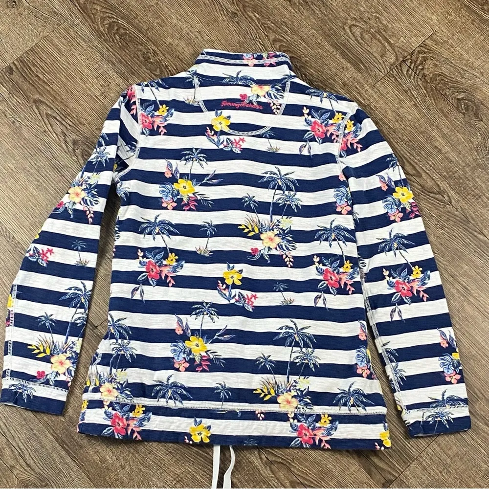 Tommy Bahama Shirt Women Size XS White Blue Floral Snap Mock Neck Front Pocket - Image 5