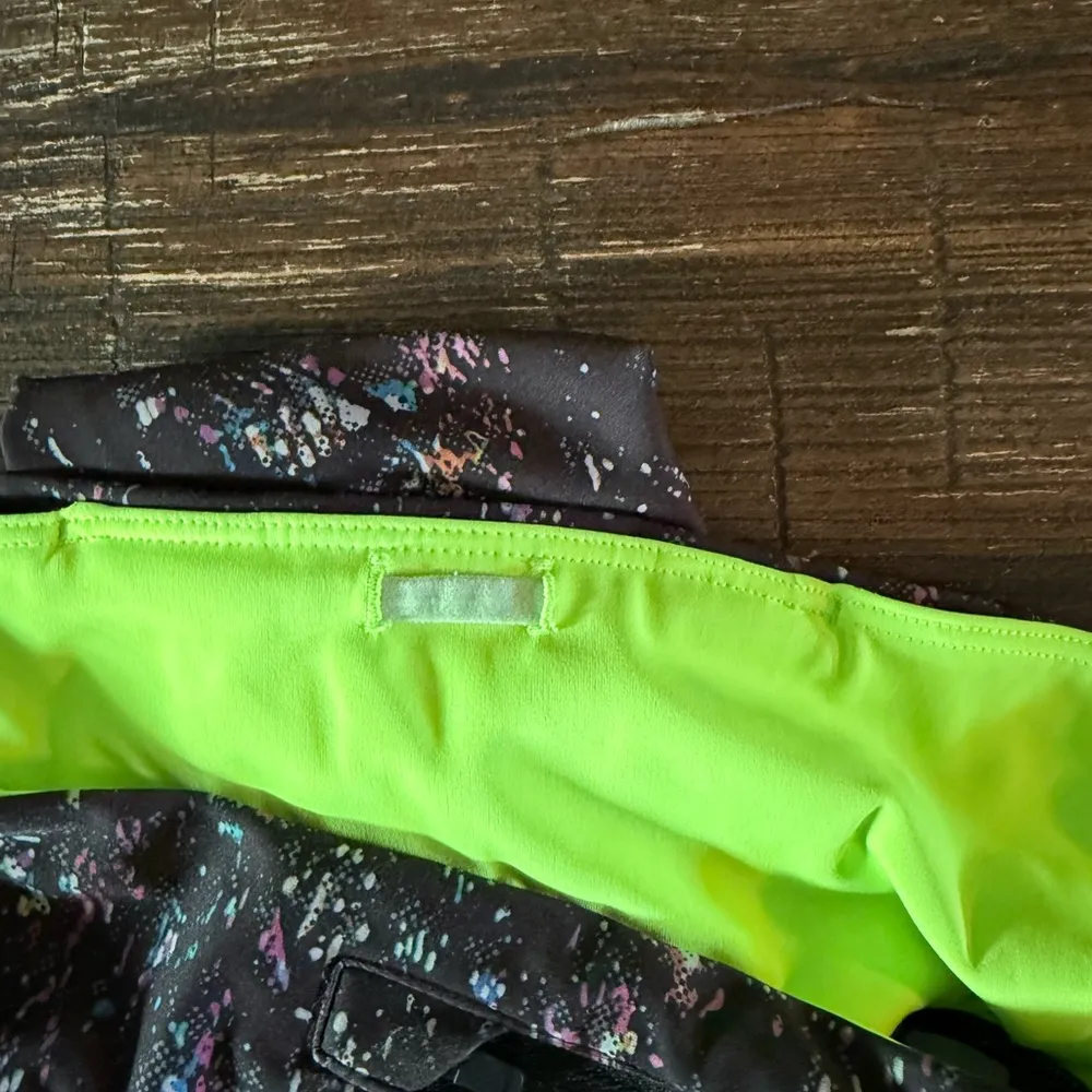 Athleta  LIGHTNING CITY LIGHTS CAPRI Leggings Black Multi Size Small - Image 7