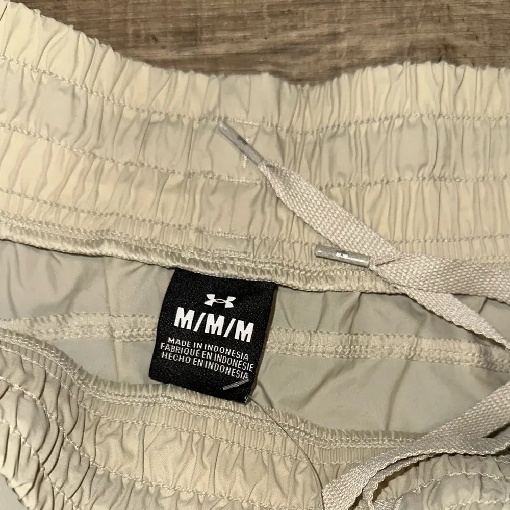 Under Armour Women s UA Vanish 3 inch Size M NWT cream in color.Active/running - Image 5