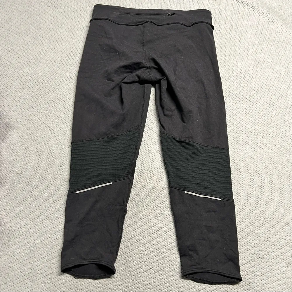 Athleta Black Cropped Active Athletic Leggings with Back Pocket Size XS EUC - Image 4