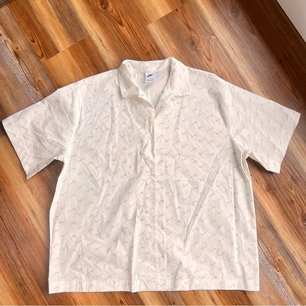 Nike Women's Sportswear Everyday Modern Oversize Button Shirt Size XL SKU#S2456 - Image 4