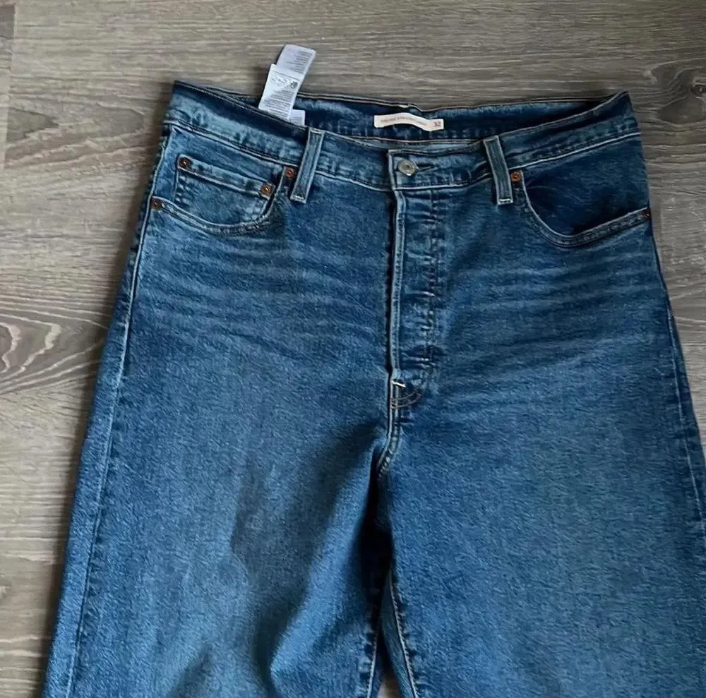 Levi's Ribcage Straight Ankle Jeans - Image 5