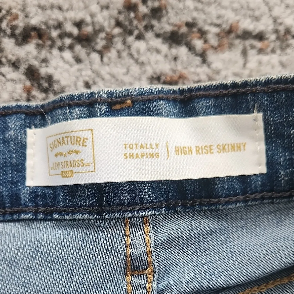 Levi Strauss Signature Totally Shaping High Rise Distressed Skinny Jeans Blue 16 - Image 2