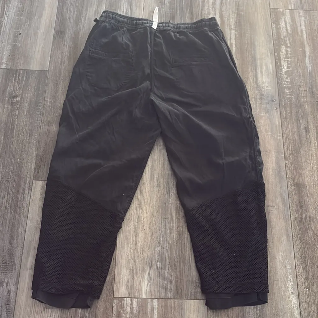 Lululemon reversible crop pants size 10 - Image 11