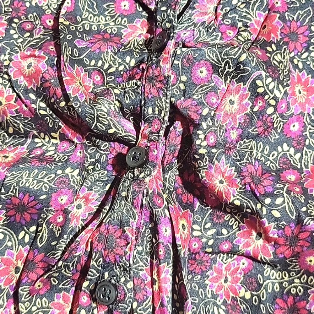 🌈 Express Button Up Top - Image 3