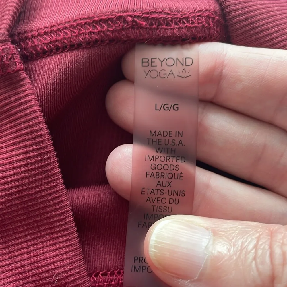 Beyond Yoga Cropped Ribbed Yoga Pants Large - Image 5