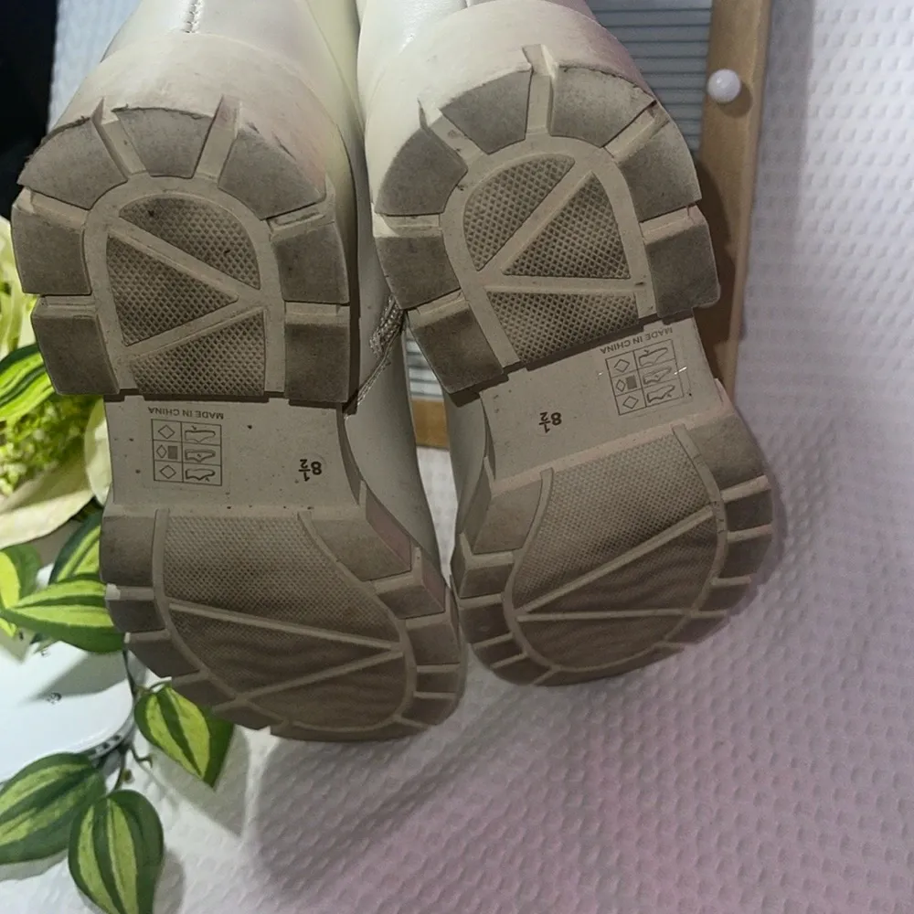 🥰Journee Collection MADELYNN Bone Faux Leather Lace Up/Zip Combat Boots S… - Image 7