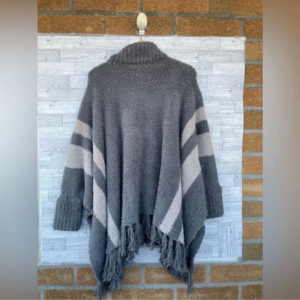 Barefoot Dreams One Size Cozy Chic Beach
Fringe Lounge Poncho In gray/tan XL - Image 8