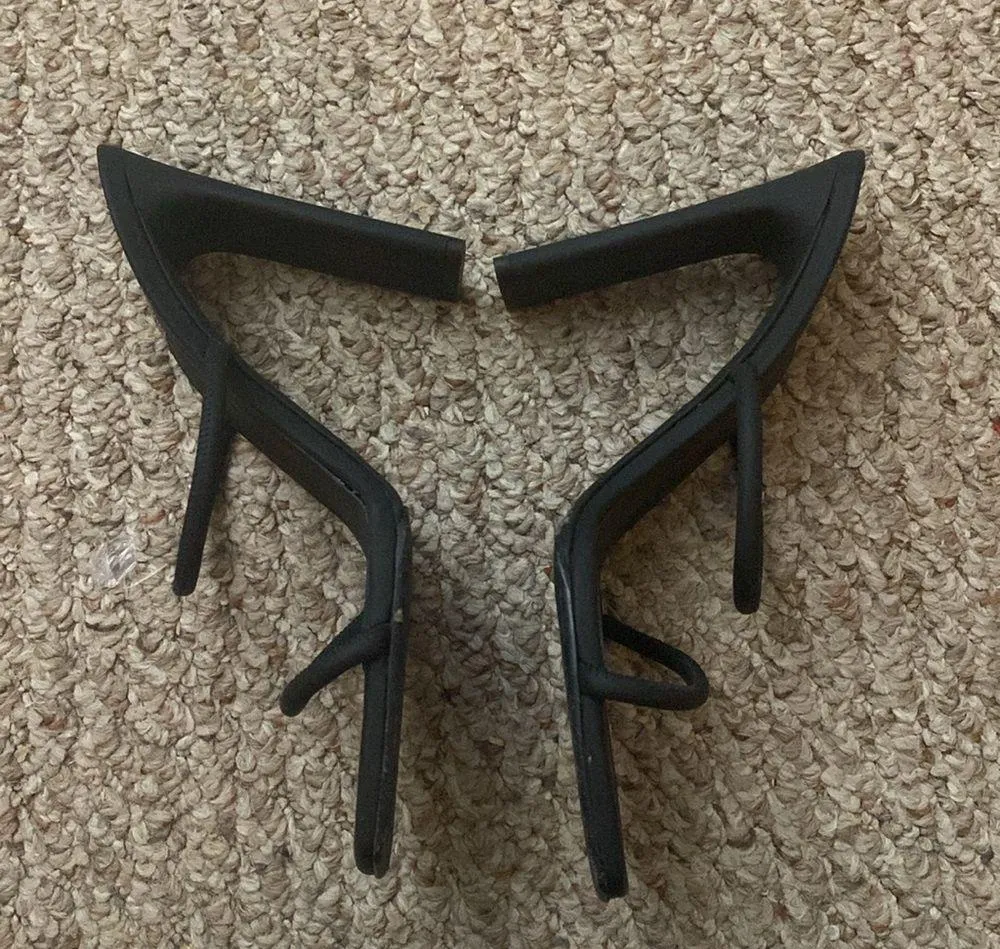 Yeezy | Season 8 Minimal Sandal - Image 3