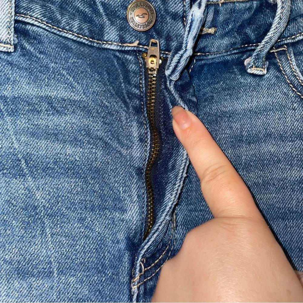 Hollister High Rise Super Skinny Crop Vintage Stretch Jeans Size 7R or W28 - Image 4