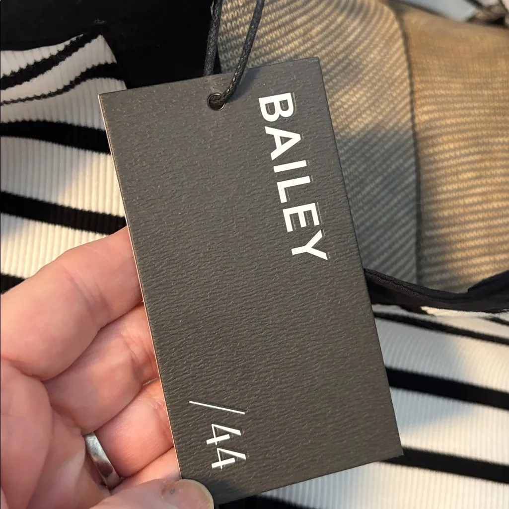 Bailey 44 Black and White Short Sleeved Striped V-neck  Top - Image 8