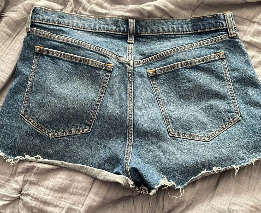 COPY - Abercrombie and fitch the Mom Short High Rise 14/32 NWOT - Image 3