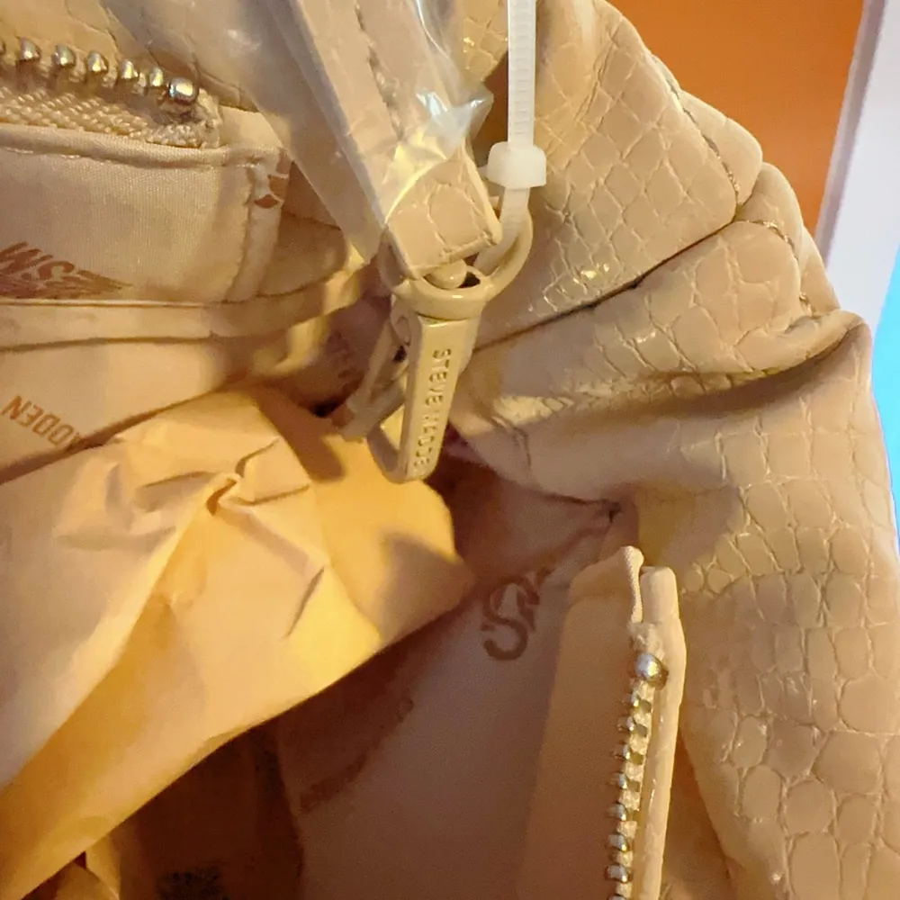 Steve Madden  snake skin soft large shoulder bag with detachable punch NWT - Image 6