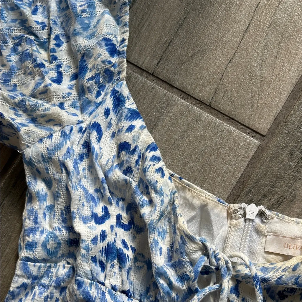 Olivaceous Blue and White Floral Blouse - Image 4