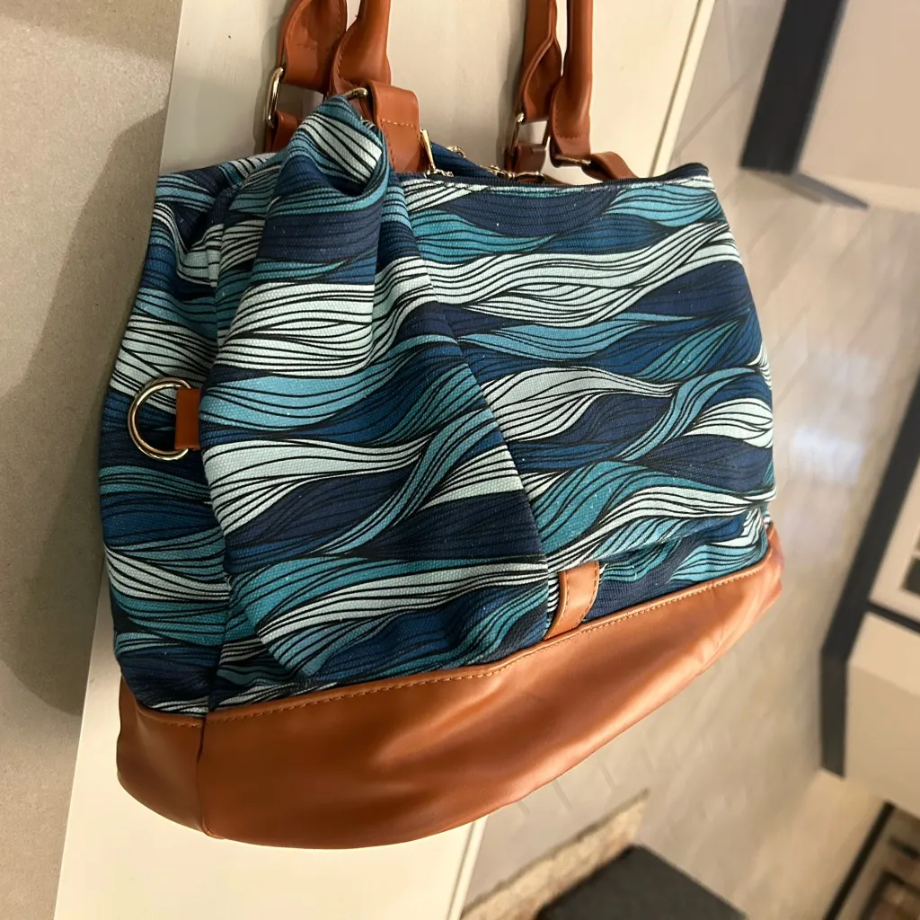 Bag Elegant Wave Pattern Shoulder Bag - Image 4
