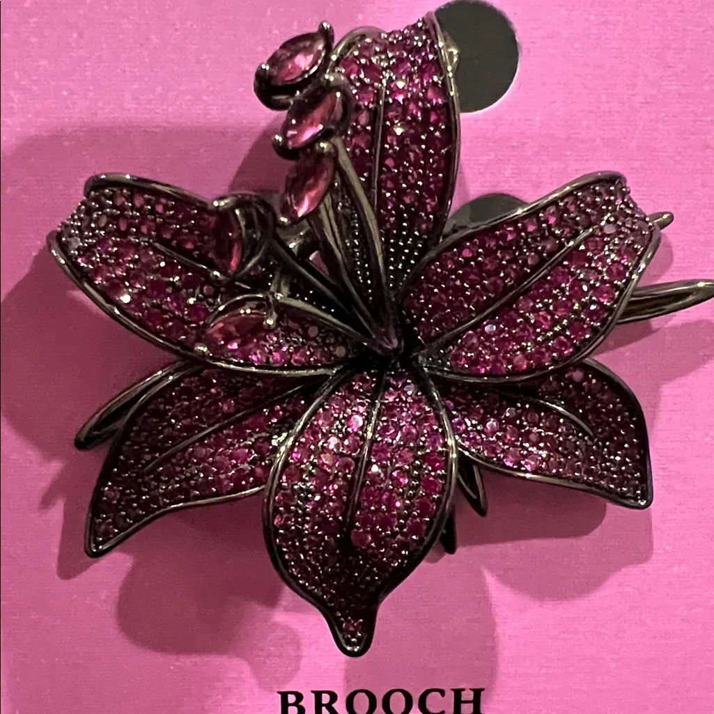 Piper K | Rhinestone Lilly 🌺 Brooch - Image 9