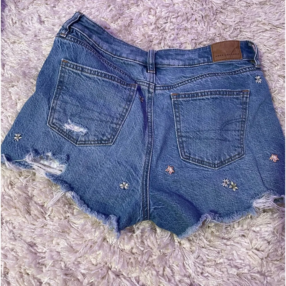 jean shorts, women’s 00, embroidered florals - Image 3