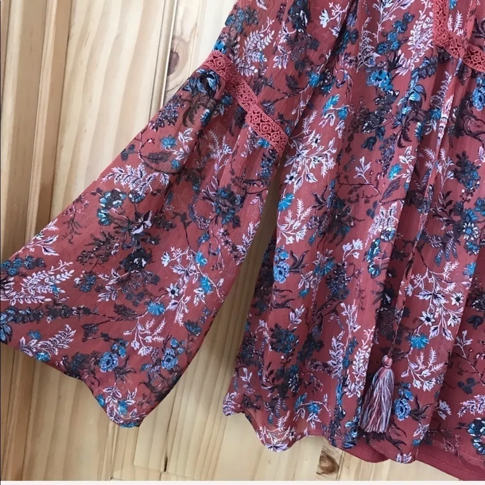 KNOX Rose crochet trim sheer boho bell sleeve floral top size M - Image 5