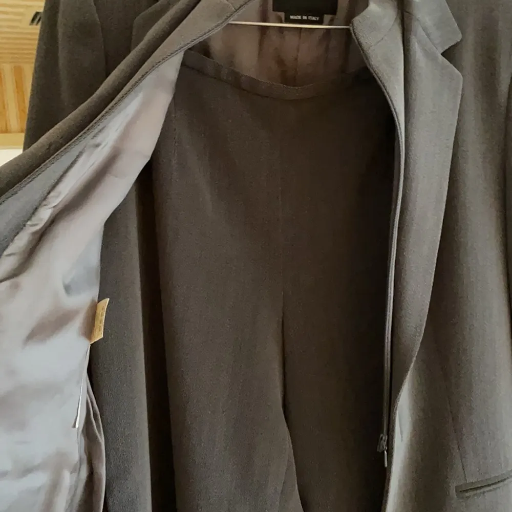 Giorgio Armani  Gorgeous! suit in grey - Image 4