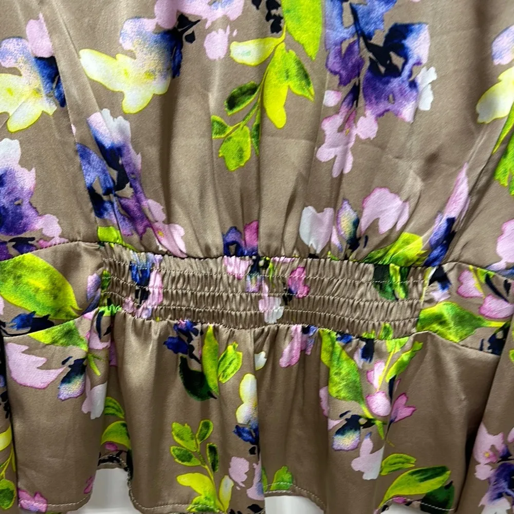 Milk and Honey Green and Tan Buttoned Fitted Blouse with Notched Collar - Image 7