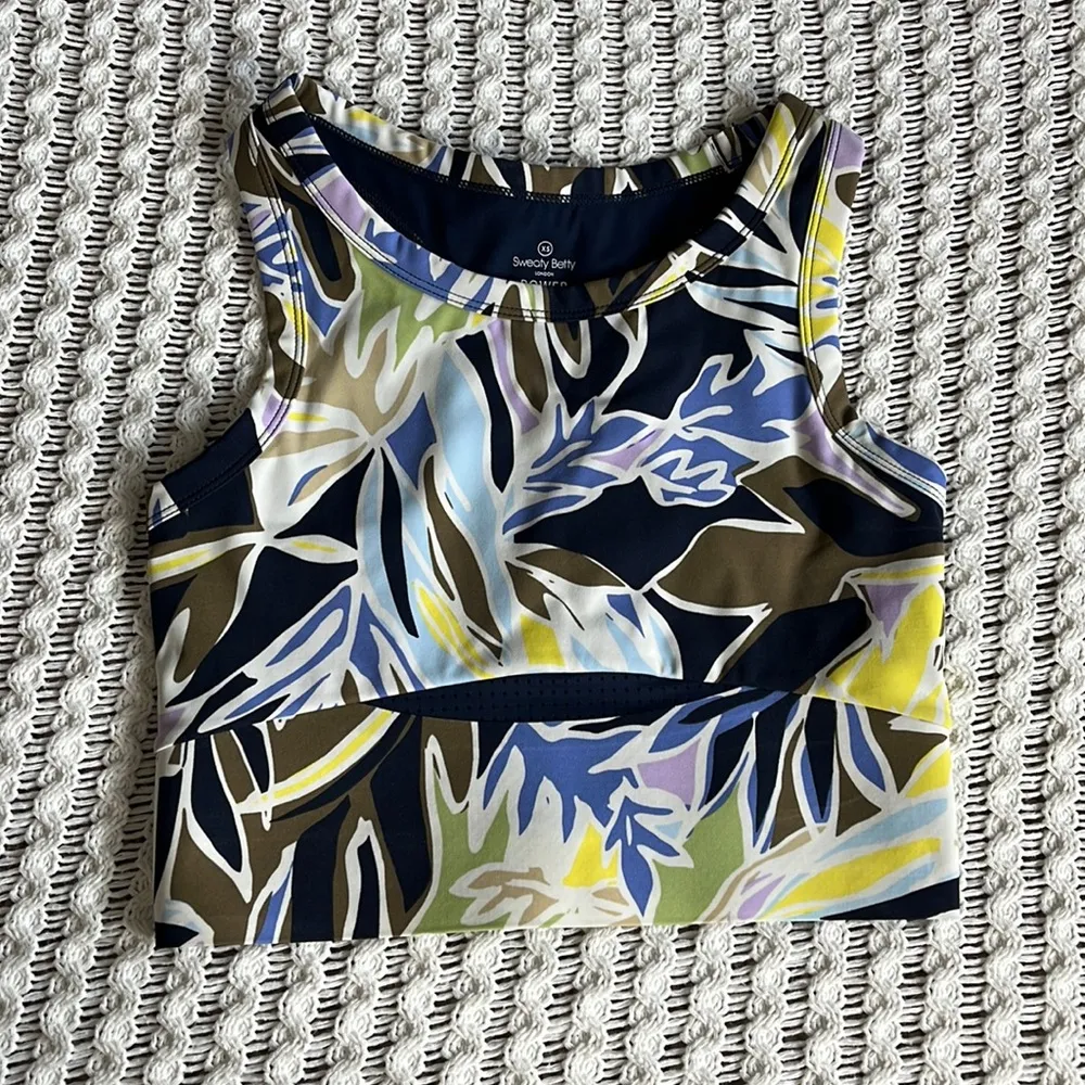 Sweaty Betty • power frame gym vest in floral multi color - Image 33