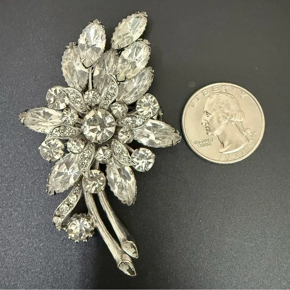 Vintage Unsigned 3D Flower Bouquet Clear Rhinestones Marquis Prong Brooch 27g. Silver - Image 5