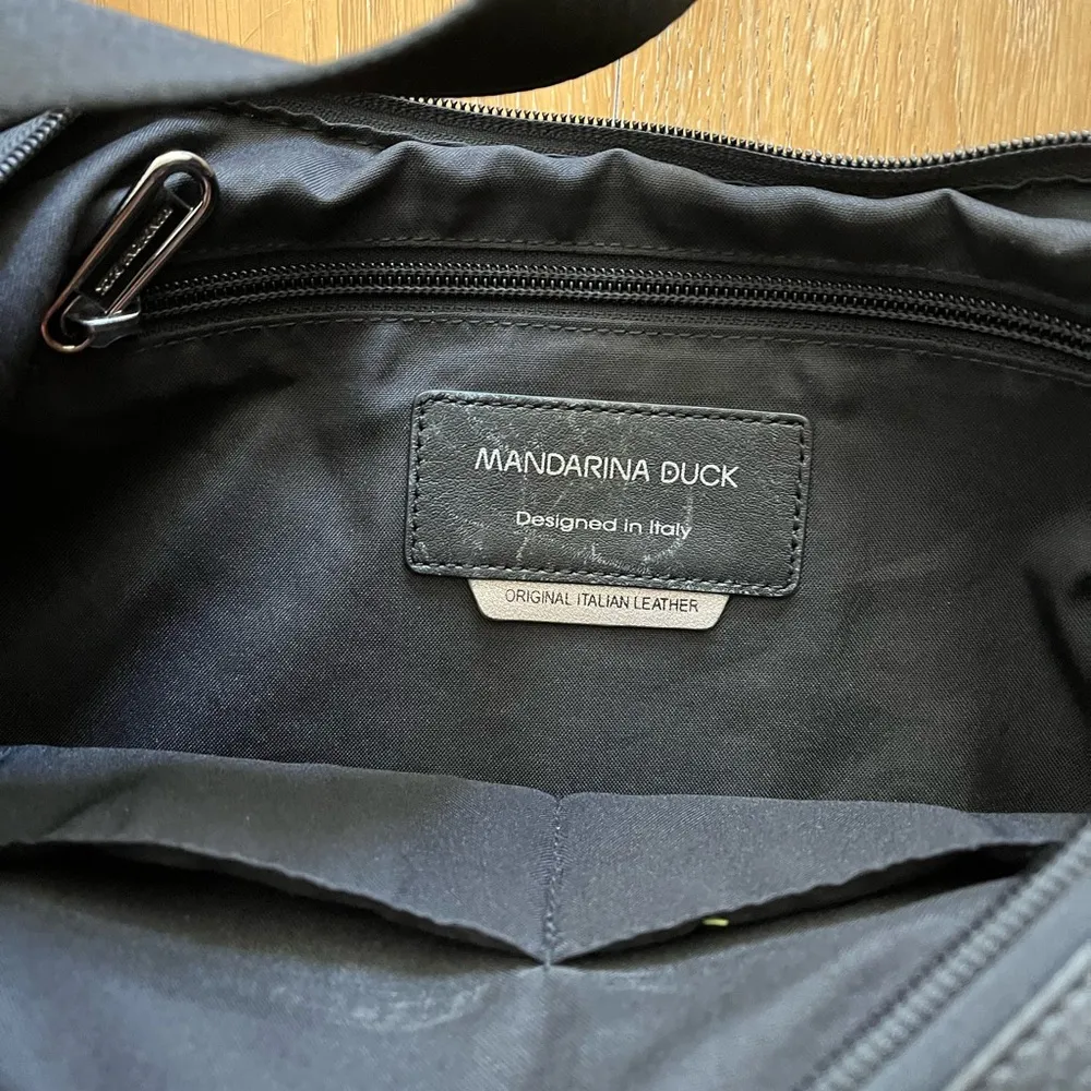 Mandarina Duck gently worn black leather bag with double strap - Image 7