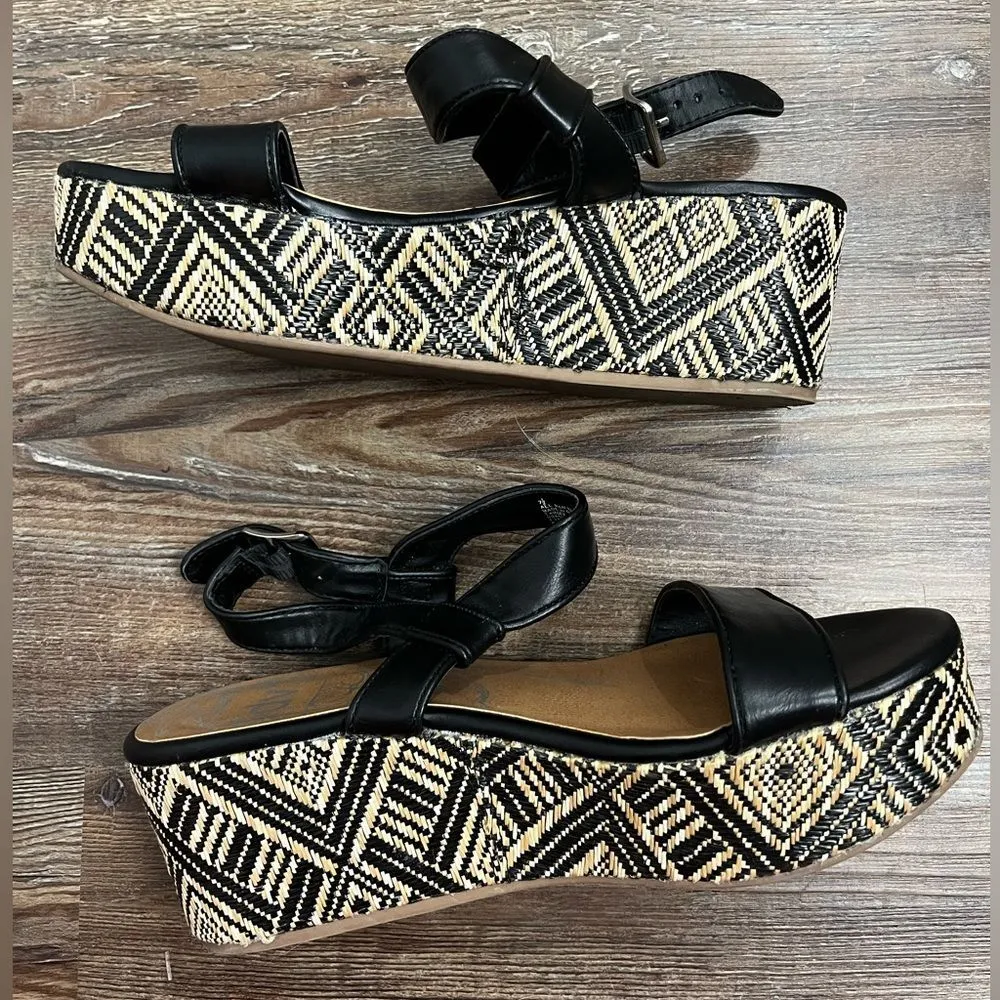 DV by Dolce Vita Black Strappy Boho Platform Open Toed Sandals Size 7 1/2 - Image 3