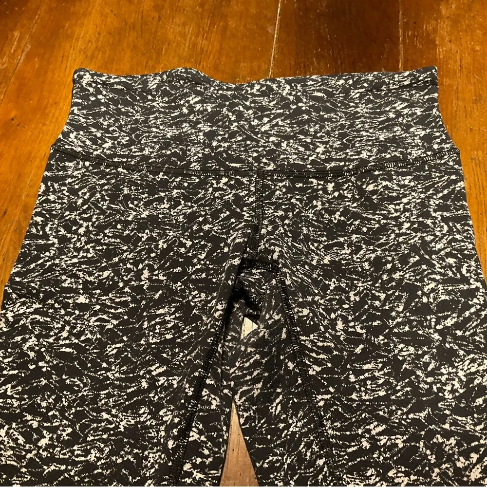 Lululemon Wunder Under Crop III Iced Wave Black White Size 6 Leggings - Image 2