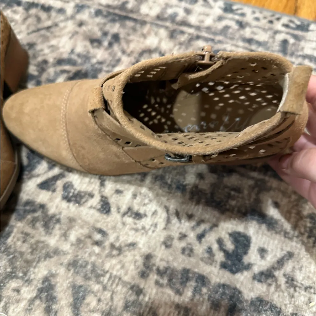 Matisse Tan Suede Ankle Booties with Classic Design size 7.5 - Image 4