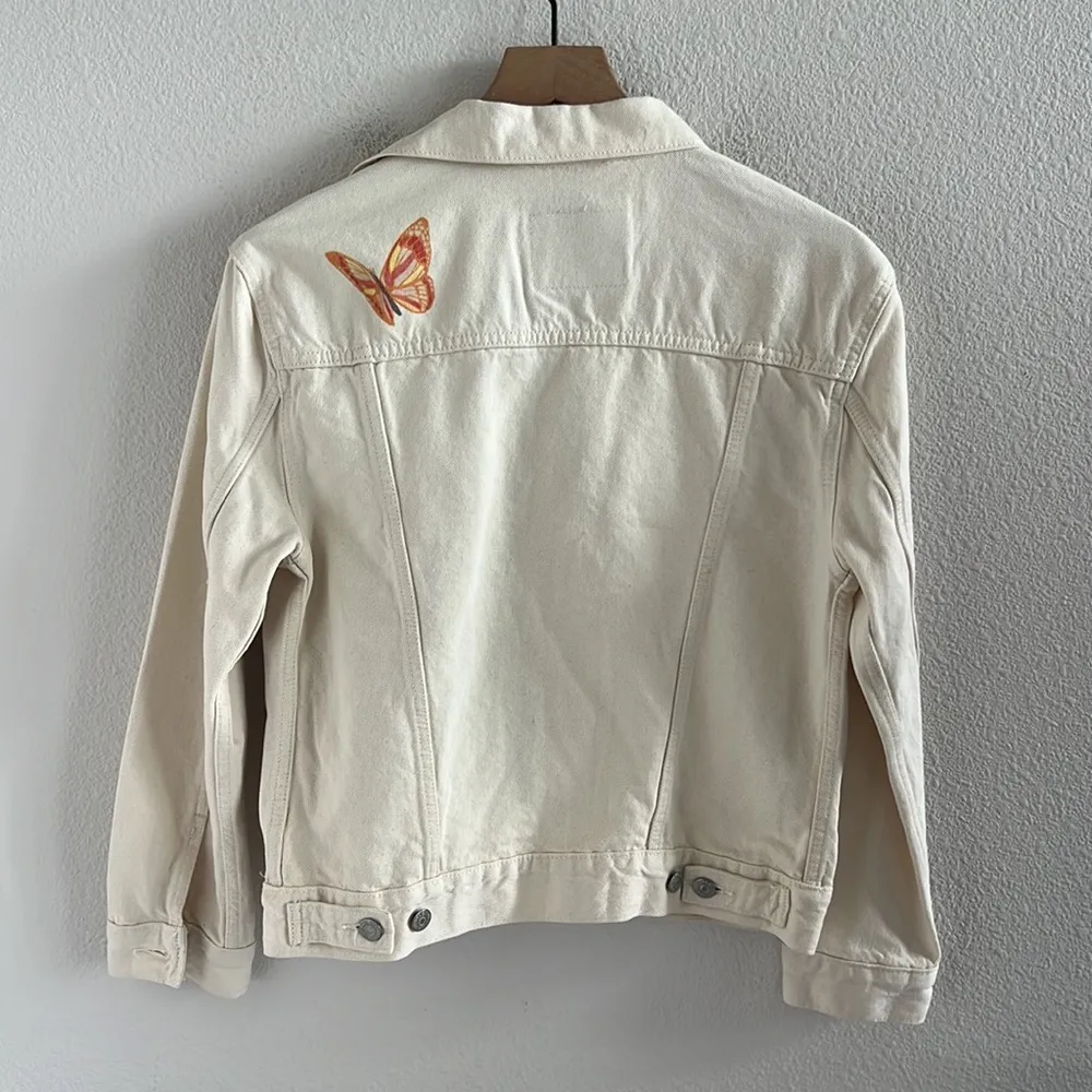 NWT Levi's Women's Ex-Boyfriend Trucker Jacket Butterfly Detail Cream Cotton XS - Image 6