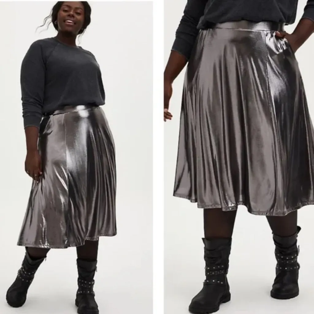 Torrid Silver Gray Liquid Flowing Metallic Flare Skirt - Image 2