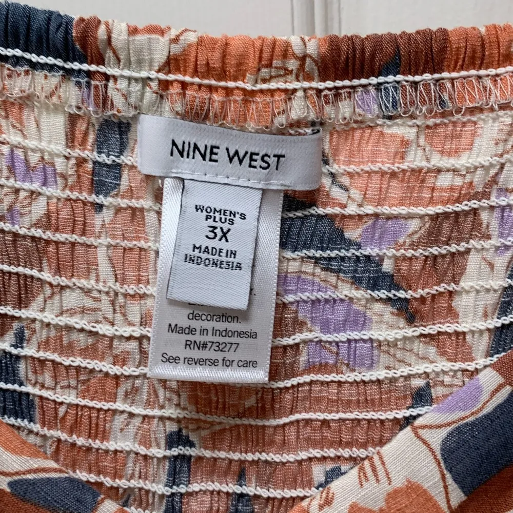 B03- Nine West pink and blue twist front top plus size 3x - Image 6